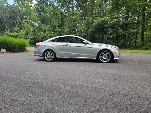 Used 2010 Mercedes-Benz E 550 Coupe image 5
