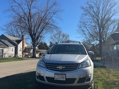 Used 2017 Chevrolet Traverse LT image 4