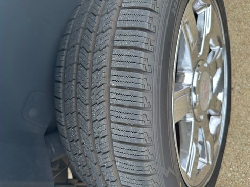 Used 2007 Cadillac Escalade EXT w/ Information Package image 8