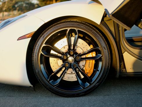 Used 2013 McLaren MP4-12C Spider image 11