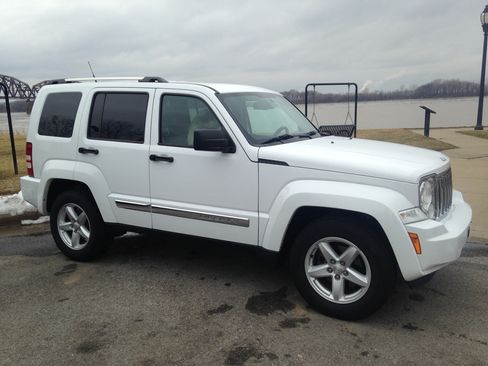 Used 2011 Jeep Liberty Limited image 1