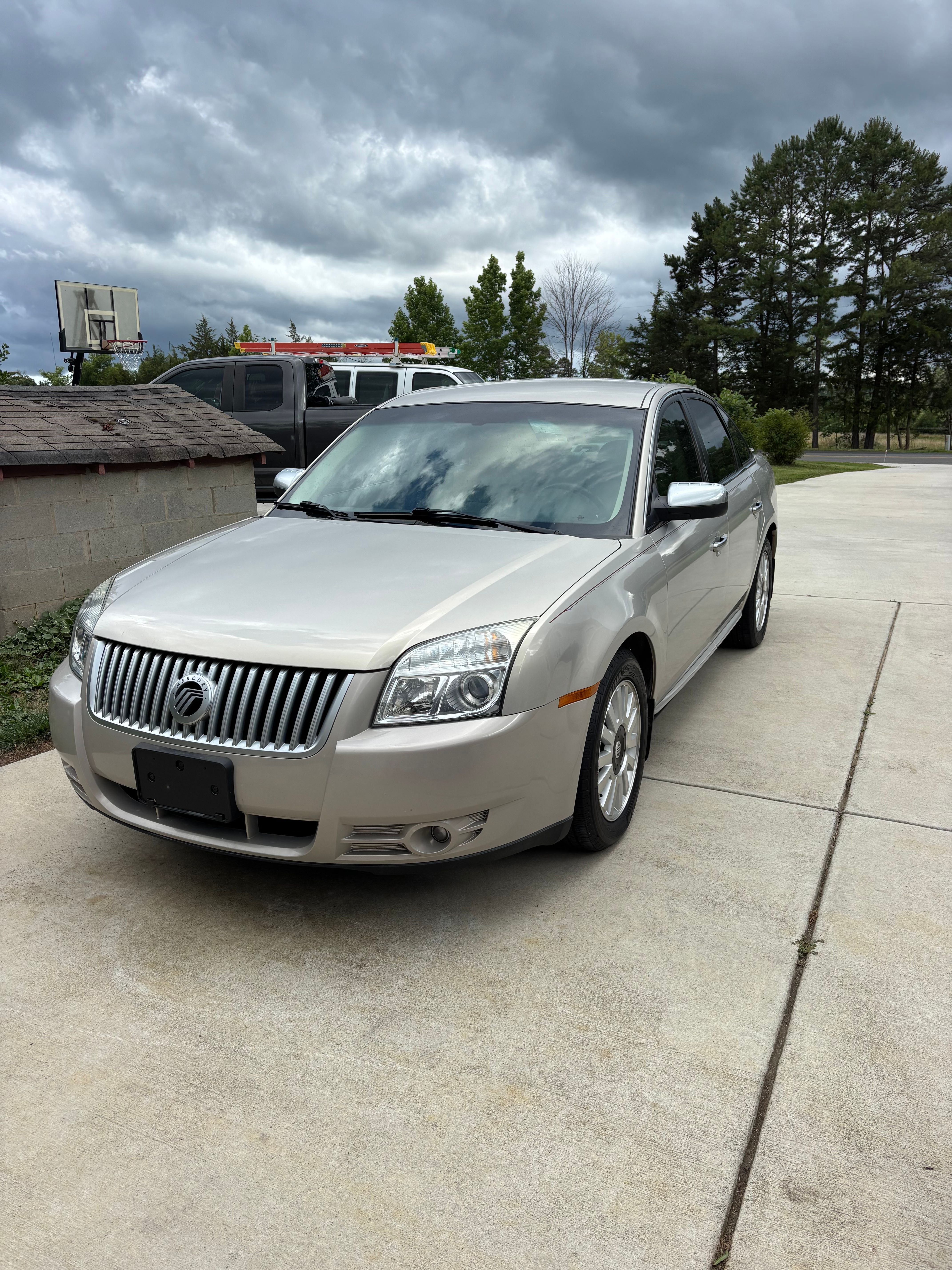 Used 2009 Mercury Sable Sedan FWD image 1