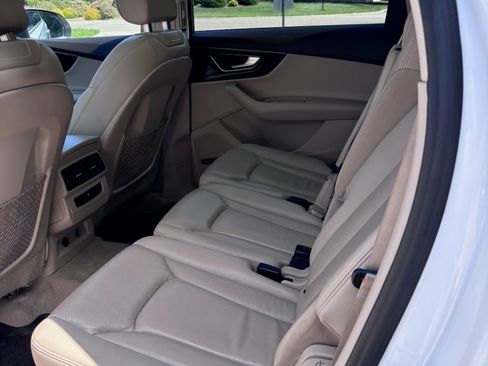 Used 2019 Audi Q7 3.0T Premium Plus w/ Premium Plus Package AWD/4WD image 16