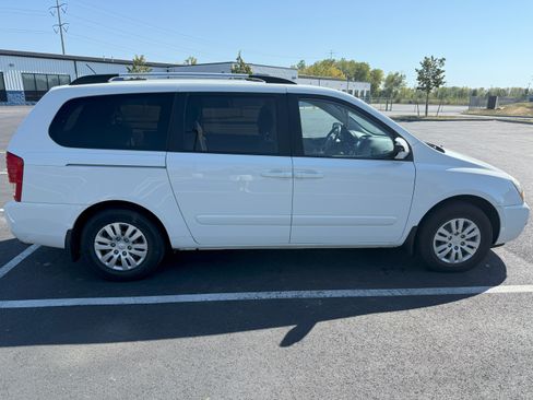 Used 2014 Kia Sedona LX image 5