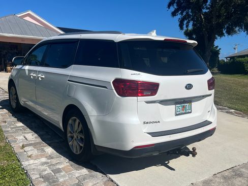 Used 2020 Kia Sedona EX image 1