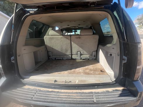 Used 2008 Chevrolet Suburban LT image 13