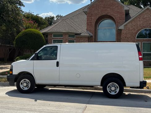Used 2021 Chevrolet Express 2500 w/ Driver Convenience Package RWD image 1