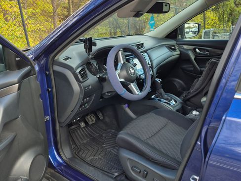 Used 2017 Nissan Rogue SV w/ SV Premium Package image 8