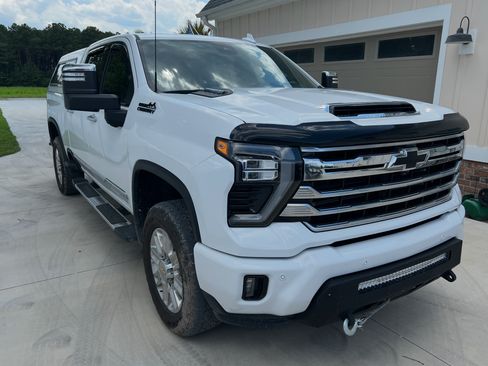 Used 2025 Chevrolet Silverado 2500 High Country w/ Technology Package AWD/4WD image 1