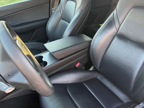 Used 2021 Tesla Model Y Long Range image 13