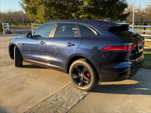 Used 2017 Jaguar F-PACE S image 4