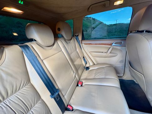 Used 2004 Porsche Cayenne Turbo image 21