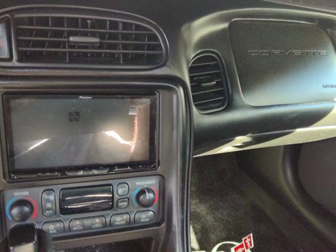 Used 1998 Chevrolet Corvette Coupe w/ Roof Pkg image 8