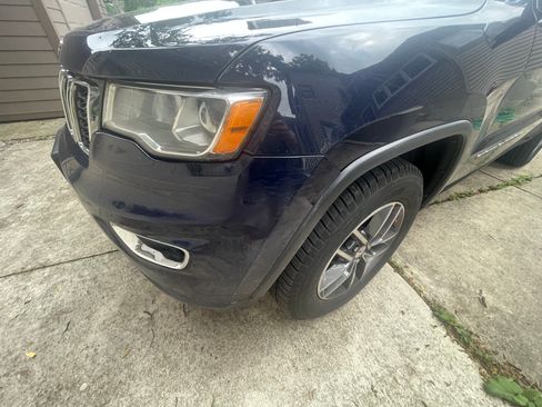 Used 2017 Jeep Grand Cherokee Limited AWD/4WD image 2