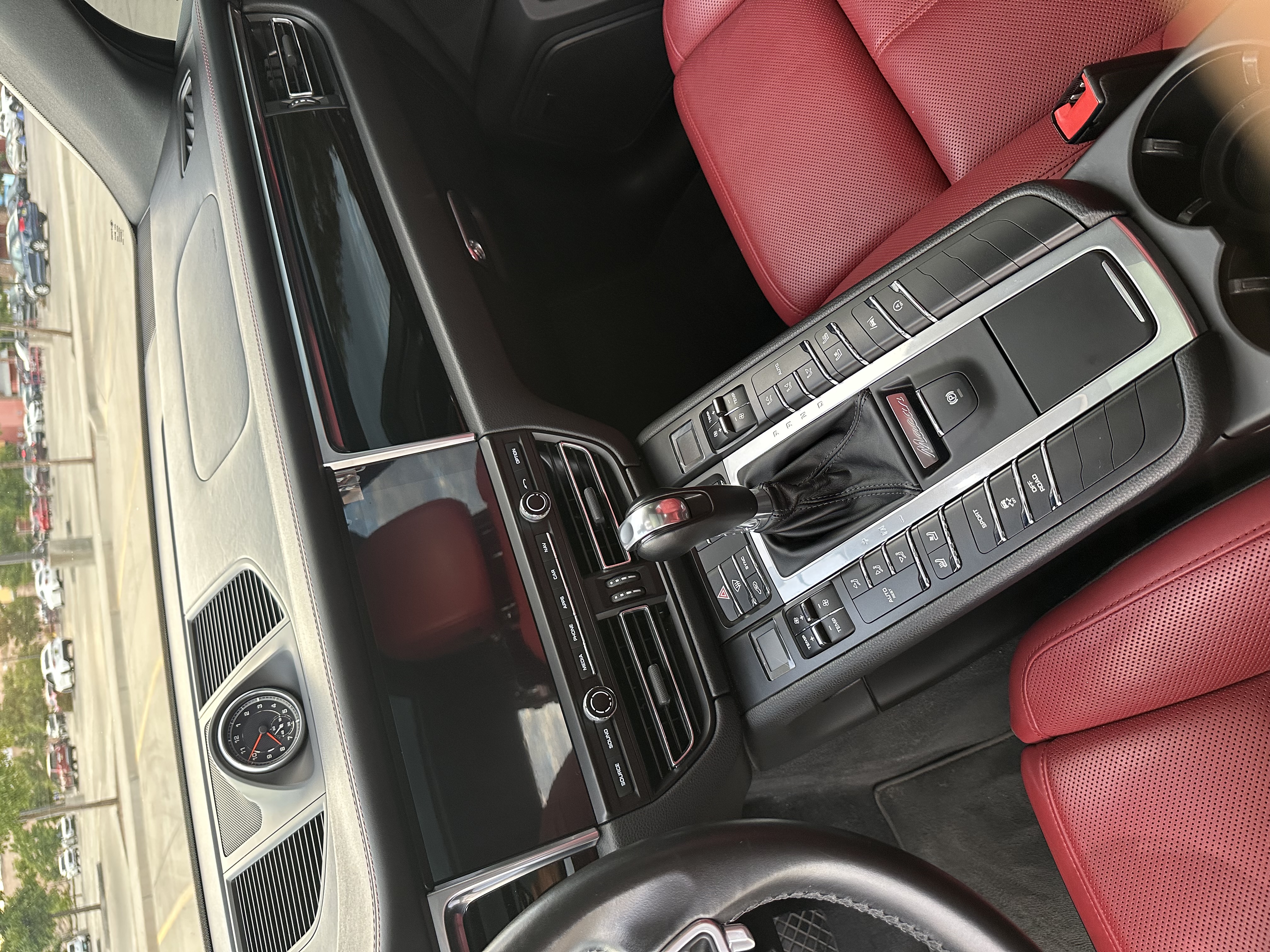 Used 2020 Porsche Macan AWD/4WD image 15