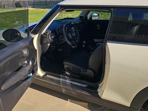 Used 2019 MINI Cooper 2-Door Hardtop image 19