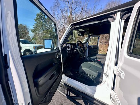 Used 2024 Jeep Wrangler Unlimited Sport image 6