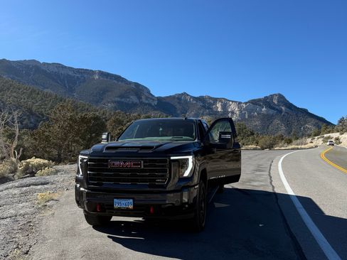 Used 2024 GMC Sierra 2500 AT4 w/ AT4 Premium Plus Package image 2