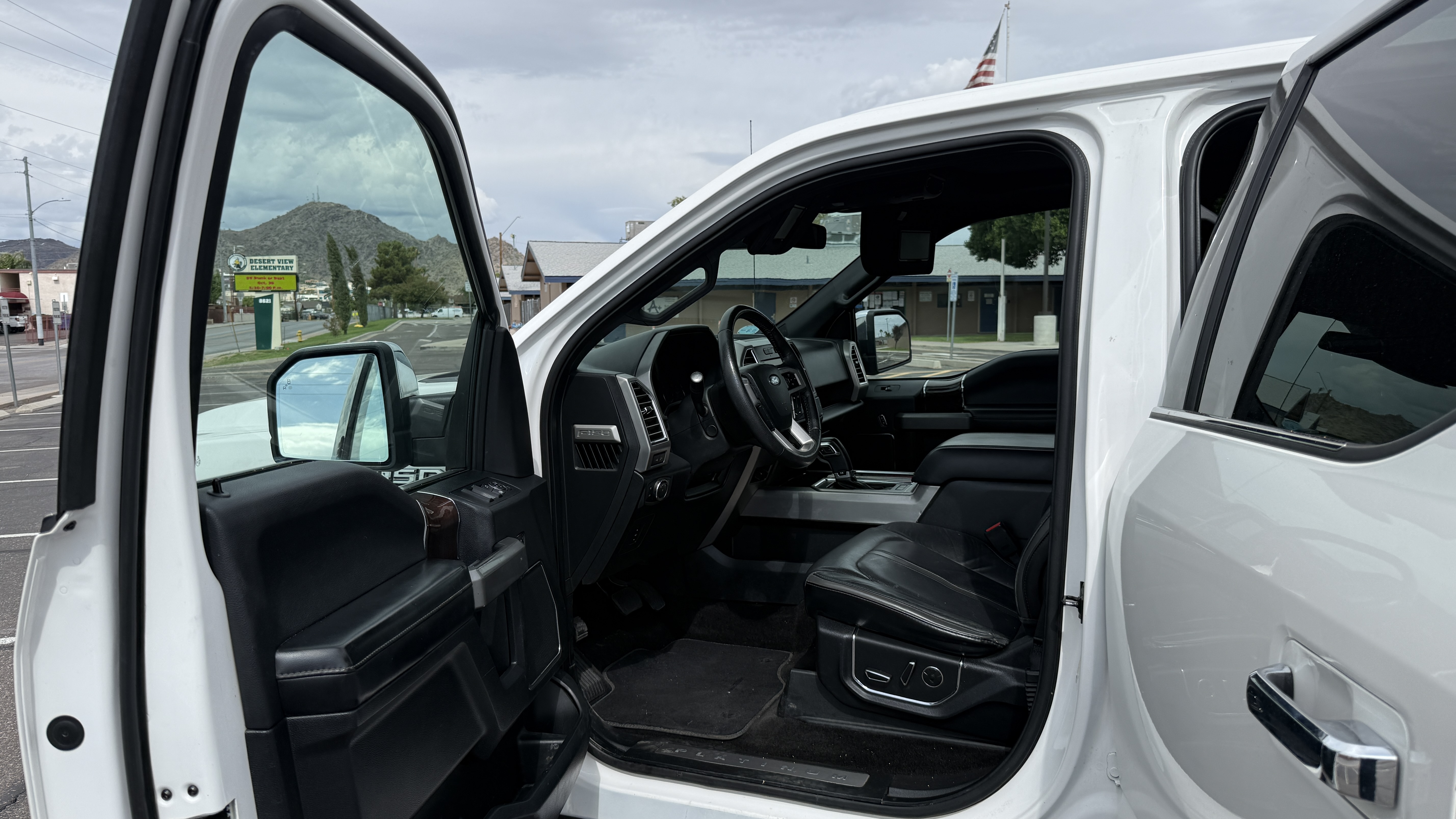 Used 2015 Ford F150 Platinum w/ Equipment Group 701A Luxury AWD/4WD image 10