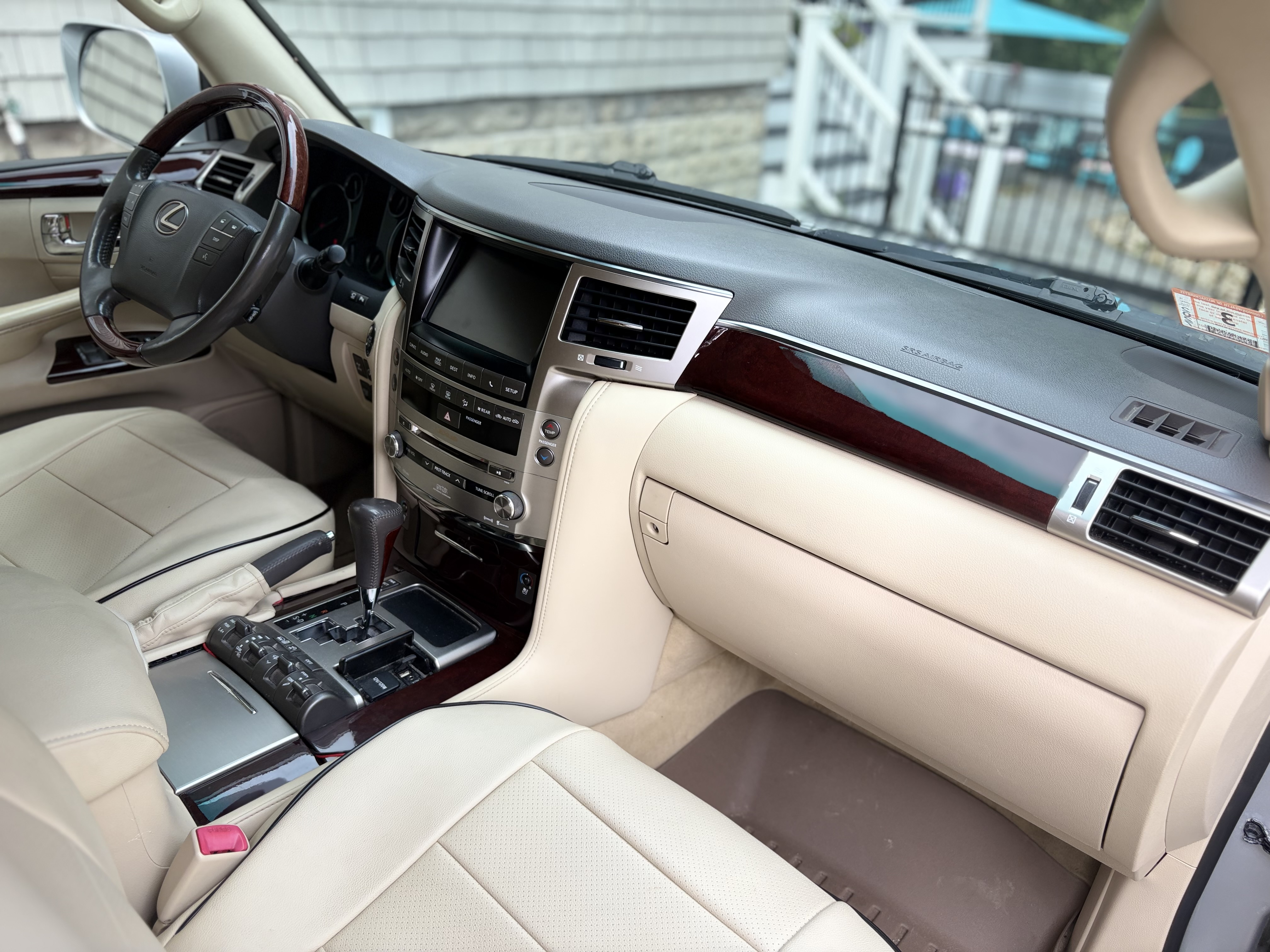 Used 2013 Lexus LX 570 4WD w/ Luxury Pkg image 10