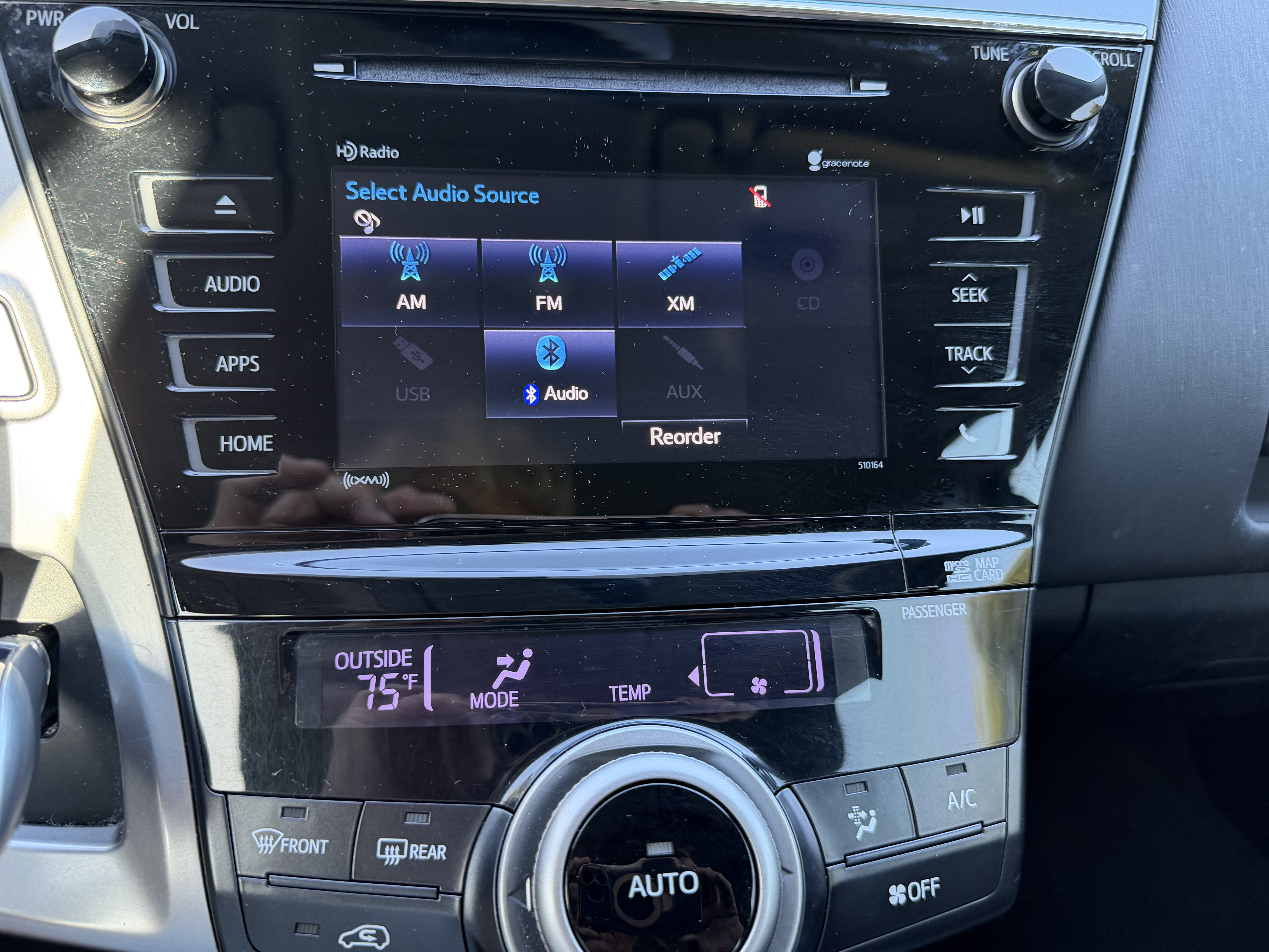 Used 2017 Toyota Prius V Four w/ Carpet Mat Package FWD image 11