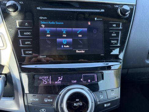 Used 2017 Toyota Prius V Four w/ Carpet Mat Package FWD image 11