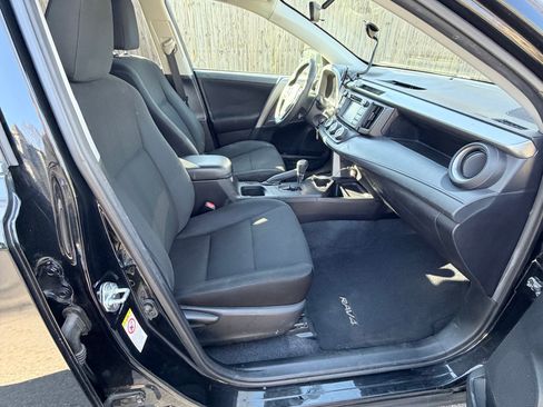 Used 2016 Toyota RAV4 LE image 10