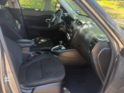 Used 2016 Kia Soul FWD image 21