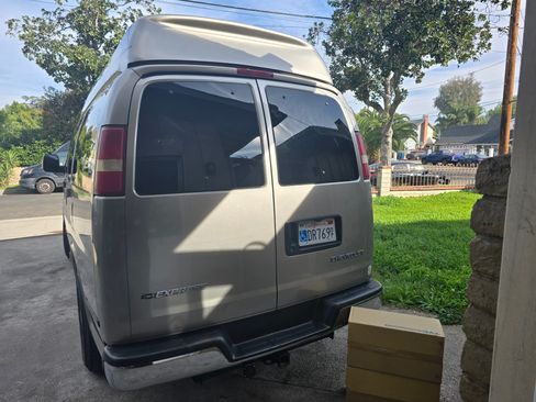 Used 2004 Chevrolet Express 1500 image 12