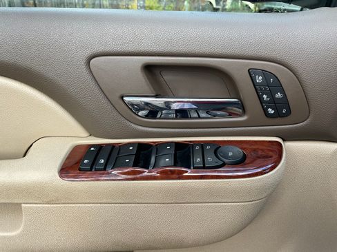 Used 2013 Chevrolet Suburban LTZ image 12