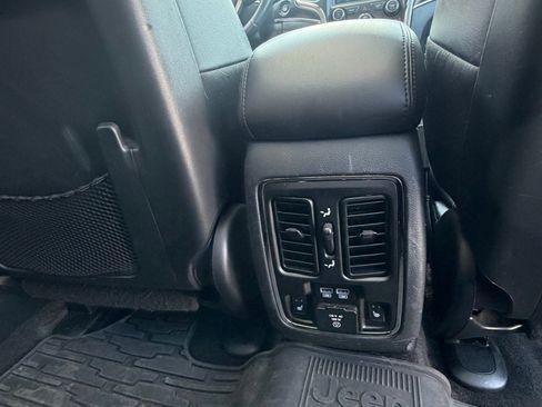 Used 2018 Jeep Grand Cherokee Limited w/ Luxury Group II AWD/4WD image 28