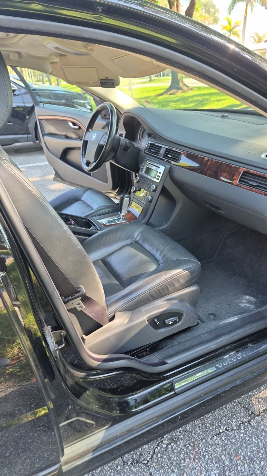 Used 2008 Volvo V70 FWD image 15