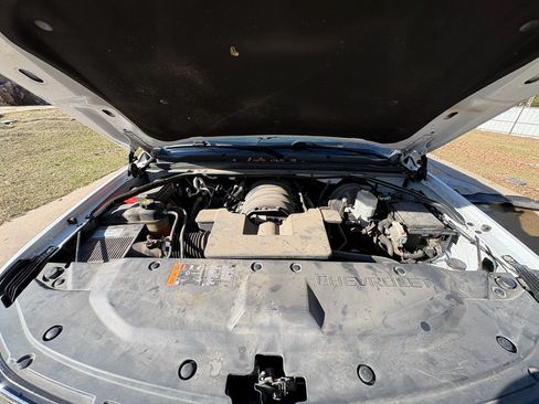 Used 2019 Chevrolet Suburban LT image 6