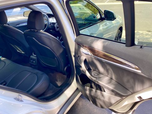 Used 2020 BMW X2 sDrive28i w/ M Sport X Package FWD image 14