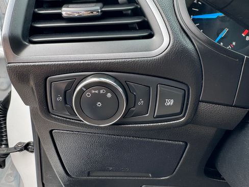 Used 2020 Ford Edge SE FWD image 17