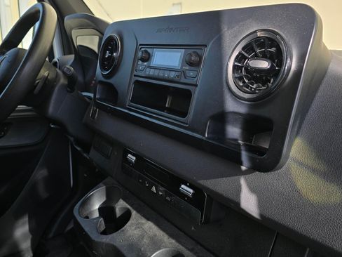 Used 2019 Mercedes-Benz Sprinter 144 image 11