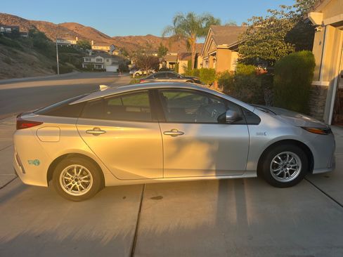 Used 2019 Toyota Prius Prime Plus image 13