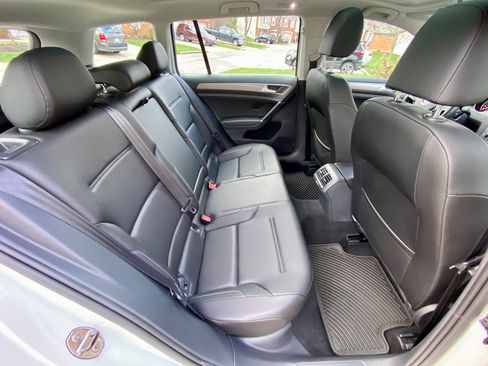 Used 2017 Volkswagen Golf SE image 27