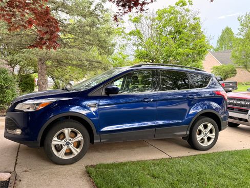Used 2016 Ford Escape SE w/ Equipment Group 201A AWD/4WD image 1