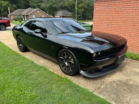 Used 2017 Dodge Challenger R/T Scat Pack w/ Leather Interior Group RWD image 1