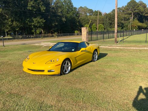 Used 2006 Chevrolet Corvette Coupe 2D image 20