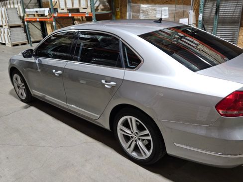 Used 2013 Volkswagen Passat TDI SEL Premium image 10