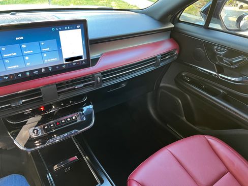 Used 2023 Lincoln Corsair Reserve w/ Jet Appearance Package image 8