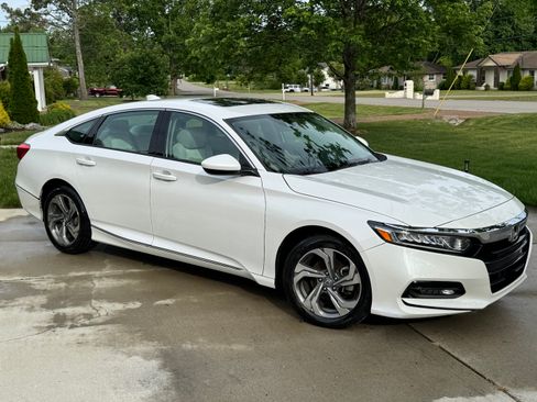 Used 2018 Honda Accord EX image 15