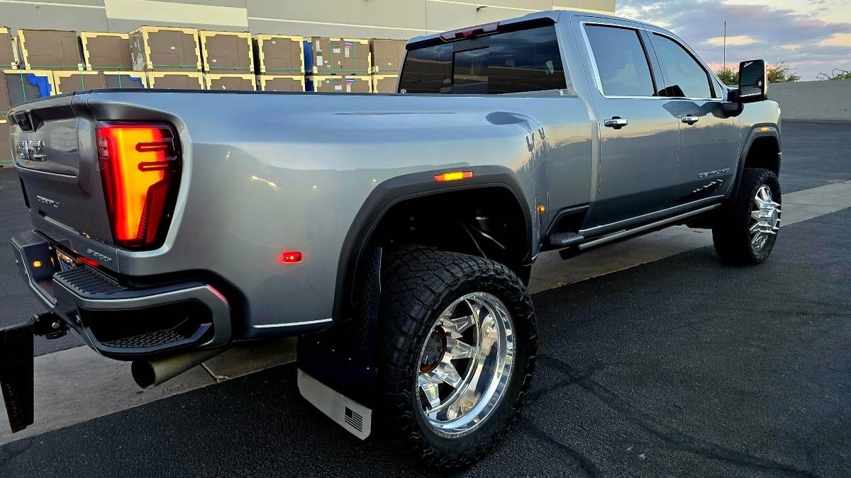 Used 2024 GMC Sierra 3500 Denali Ultimate AWD/4WD image 13