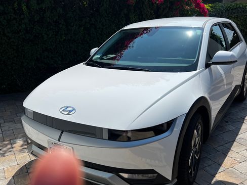 Used 2024 Hyundai Ioniq 5 SEL image 1