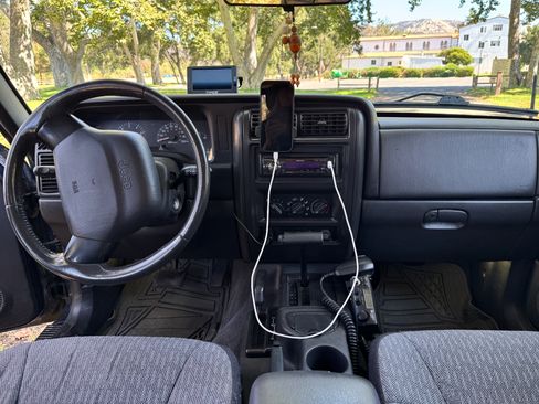 Used 2001 Jeep Cherokee Sport image 4