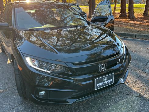 Used 2021 Honda Civic Sport image 2