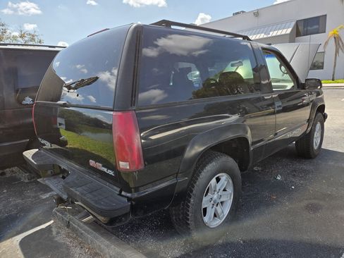Used 1995 GMC Yukon Sport Utility 2D image 2