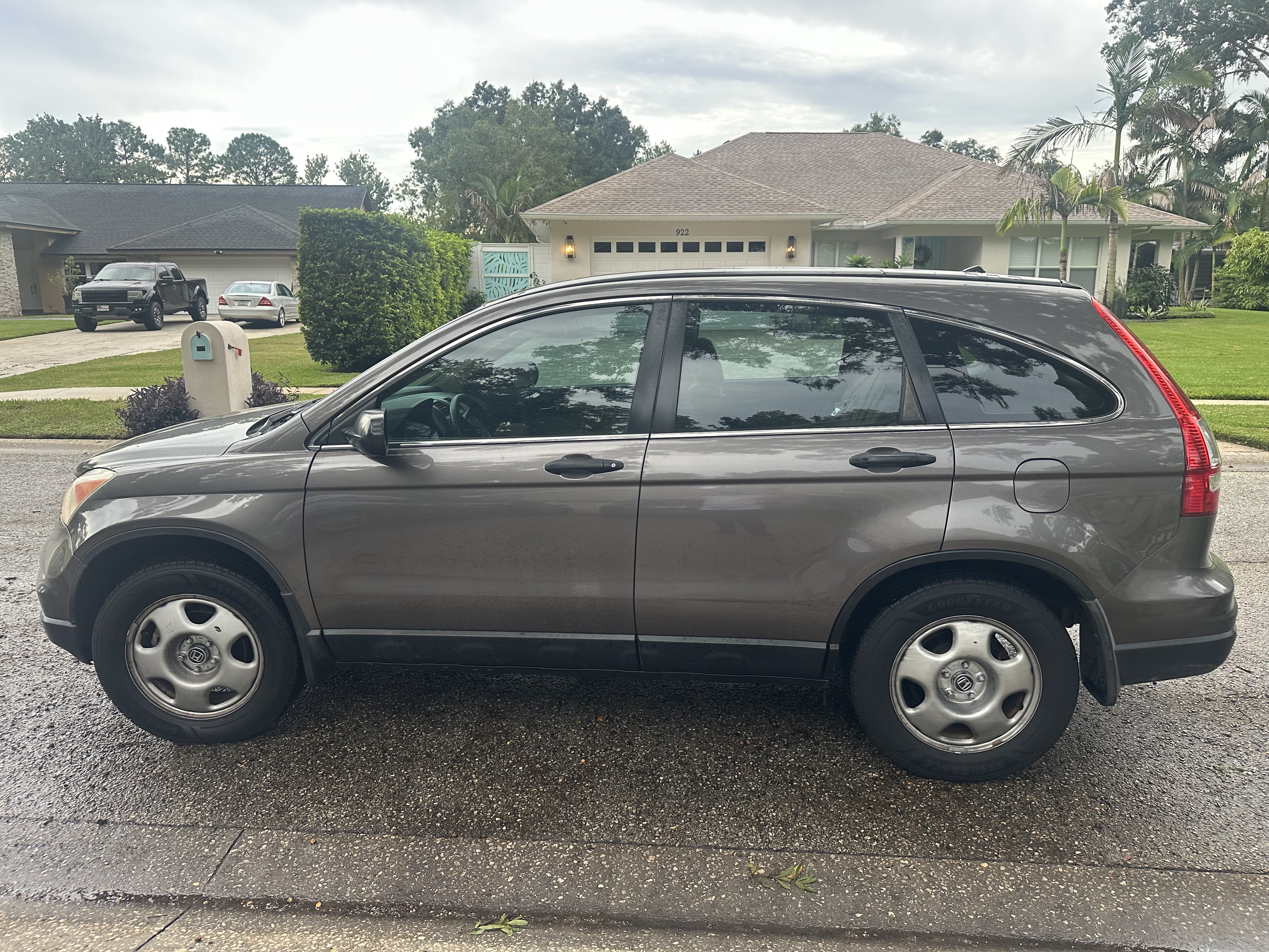 Used 2011 Honda CR-V LX image 2